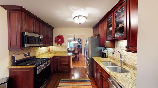 10661 Hollow Tree Road, Orland Park, IL 60462