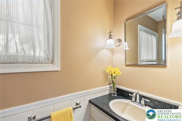 922 Wedgewood Road, Hanover Twp, PA 18017