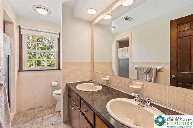 922 Wedgewood Road, Hanover Twp, PA 18017