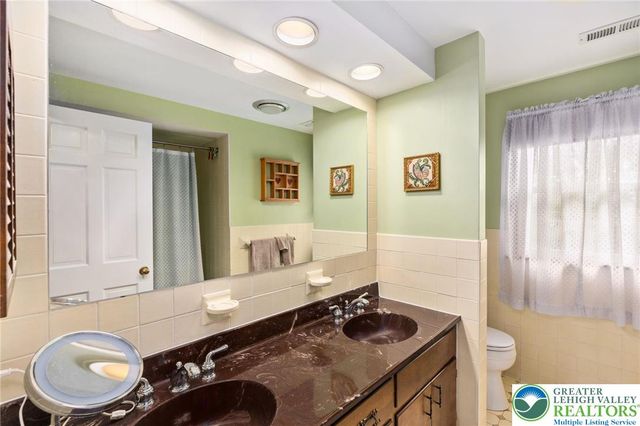 922 Wedgewood Road, Hanover Twp, PA 18017