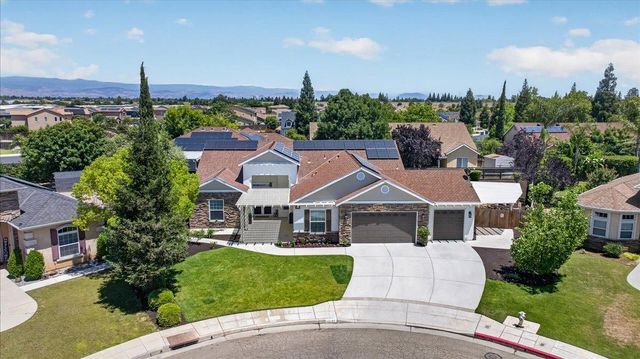 103 W Polson Avenue, Clovis, CA 93612