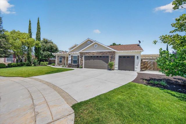 103 W Polson Avenue, Clovis, CA 93612