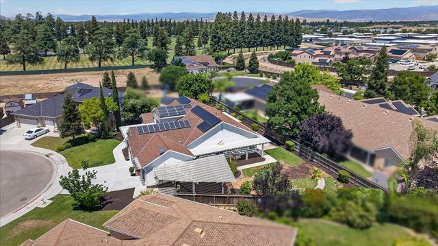 103 W Polson Avenue, Clovis, CA 93612