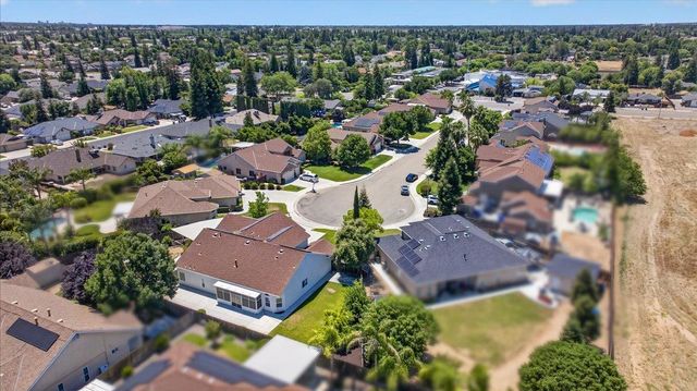 103 W Polson Avenue, Clovis, CA 93612
