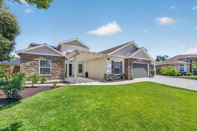 103 W Polson Avenue, Clovis, CA 93612