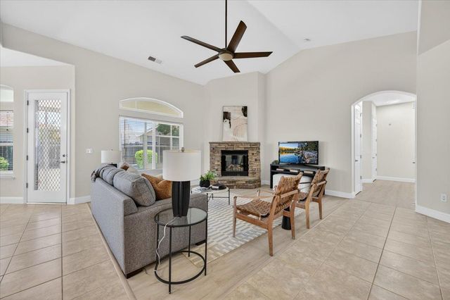 103 W Polson Avenue, Clovis, CA 93612