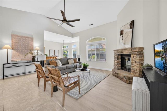 103 W Polson Avenue, Clovis, CA 93612