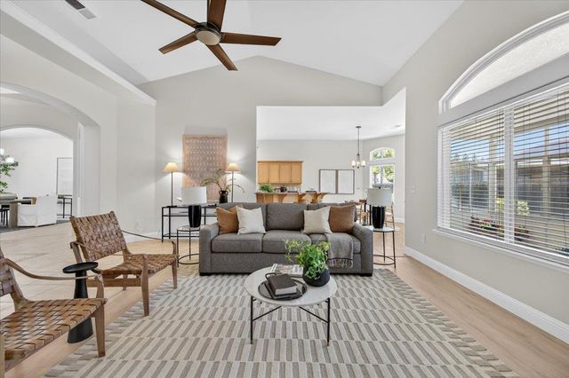 103 W Polson Avenue, Clovis, CA 93612