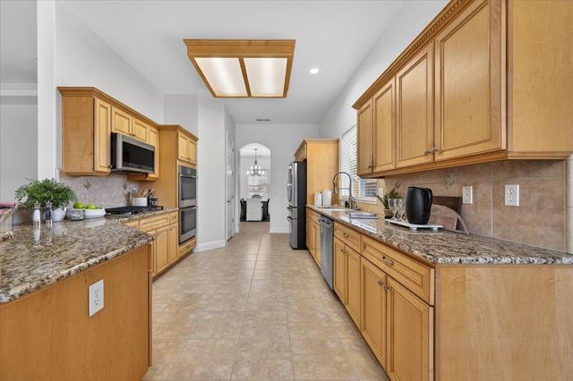 103 W Polson Avenue, Clovis, CA 93612