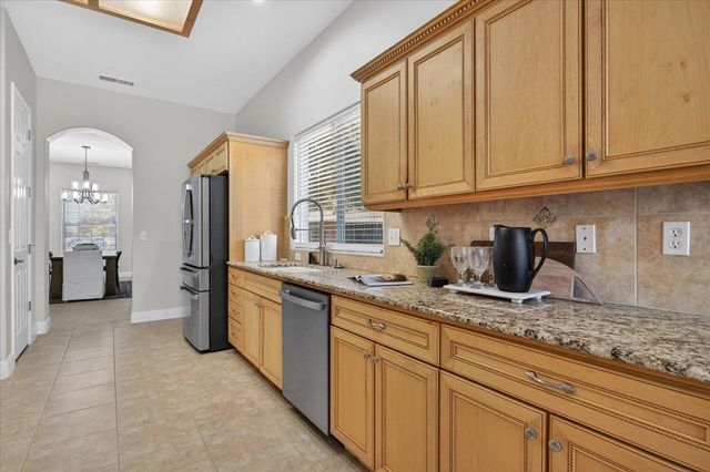 103 W Polson Avenue, Clovis, CA 93612