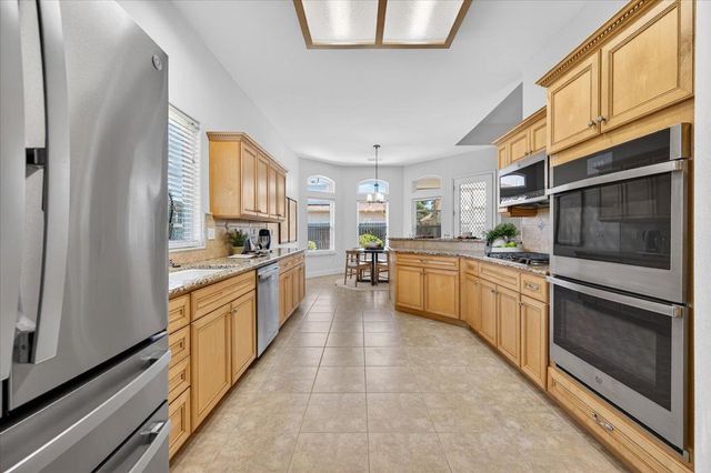 103 W Polson Avenue, Clovis, CA 93612