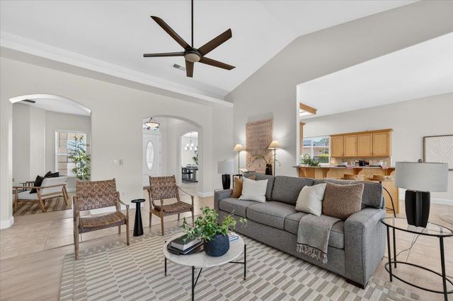 103 W Polson Avenue, Clovis, CA 93612