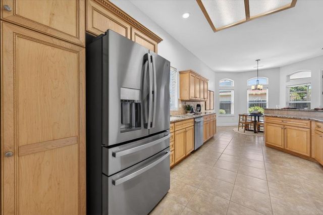 103 W Polson Avenue, Clovis, CA 93612