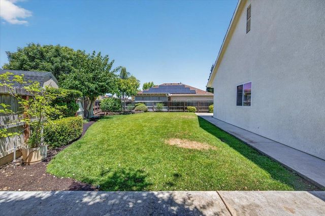 103 W Polson Avenue, Clovis, CA 93612