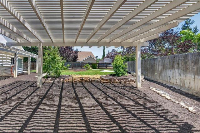 103 W Polson Avenue, Clovis, CA 93612