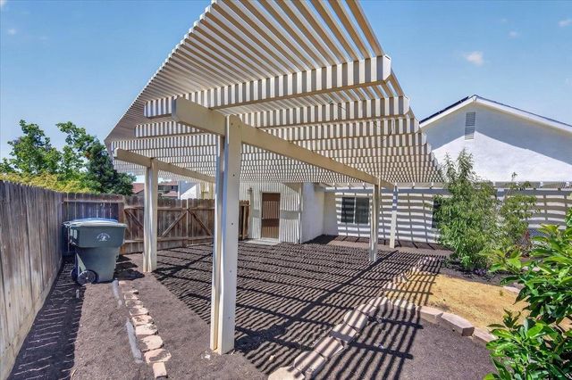 103 W Polson Avenue, Clovis, CA 93612