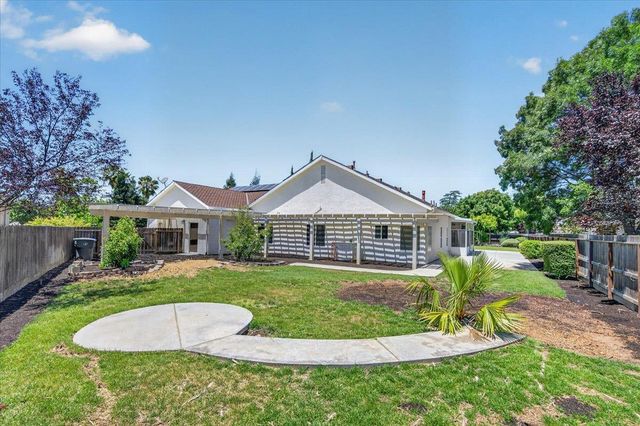 103 W Polson Avenue, Clovis, CA 93612