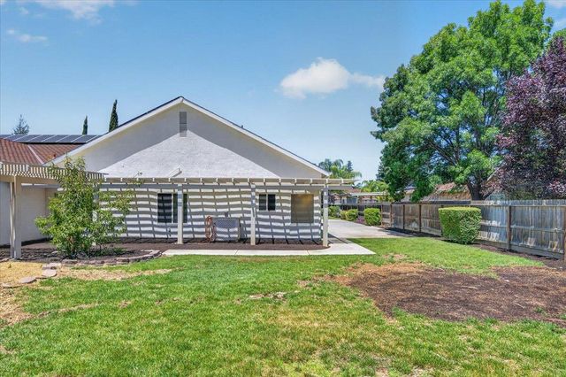103 W Polson Avenue, Clovis, CA 93612