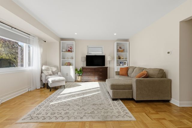 7448 W Jonquil Terrace, Niles, IL 60714