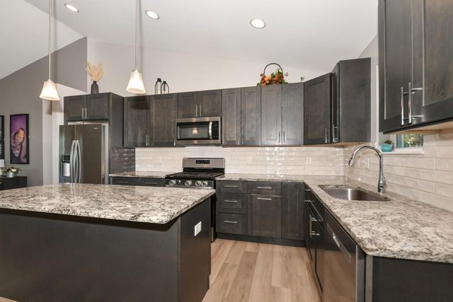 529 Arbor Ridge DRIVE, Delavan, WI 53115