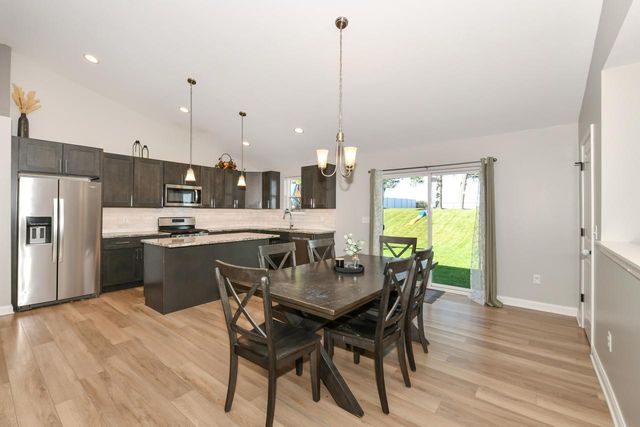 529 Arbor Ridge DRIVE, Delavan, WI 53115