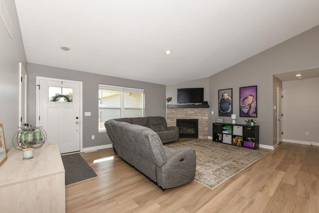 529 Arbor Ridge DRIVE, Delavan, WI 53115
