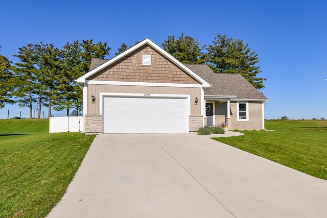 529 Arbor Ridge DRIVE, Delavan, WI 53115
