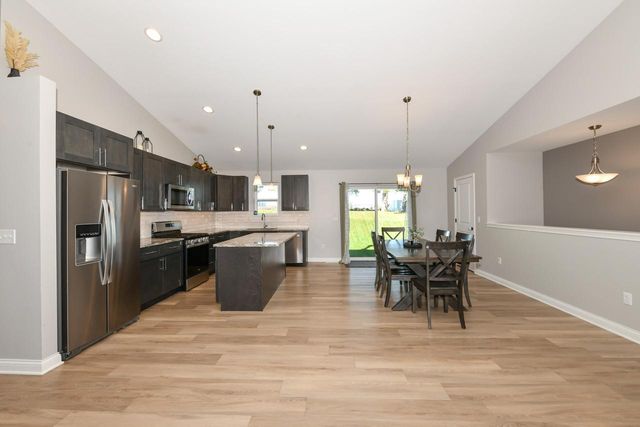 529 Arbor Ridge DRIVE, Delavan, WI 53115