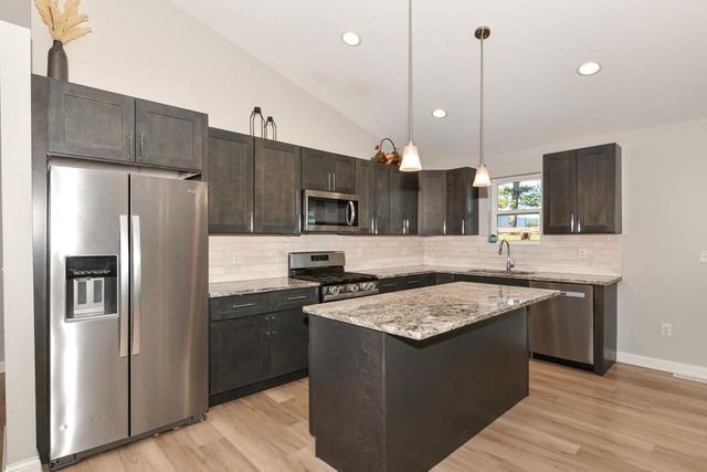 529 Arbor Ridge DRIVE, Delavan, WI 53115