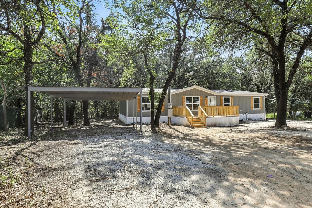131 Kelly Court, Azle, TX 76020 — exterior