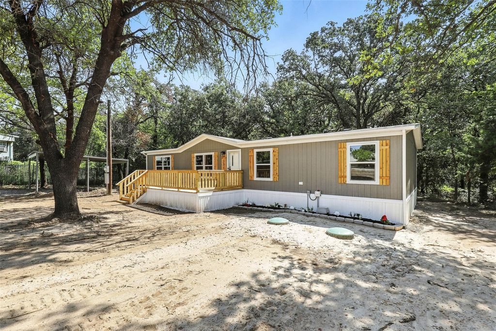 131 Kelly Court, Azle, TX 76020 — photo 2