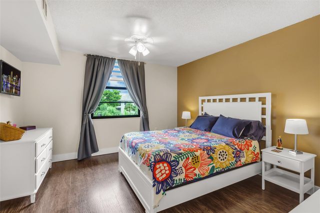 1719 Whitehall Drive 406, Davie, FL 33324