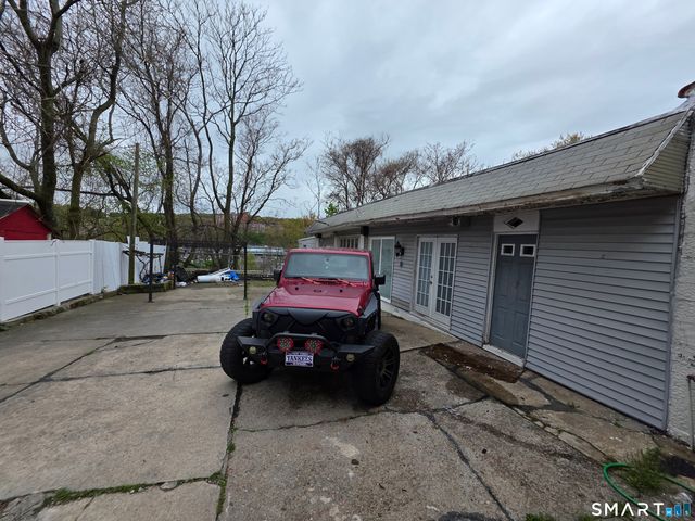 19 Manhan Street, Waterbury, CT 06710