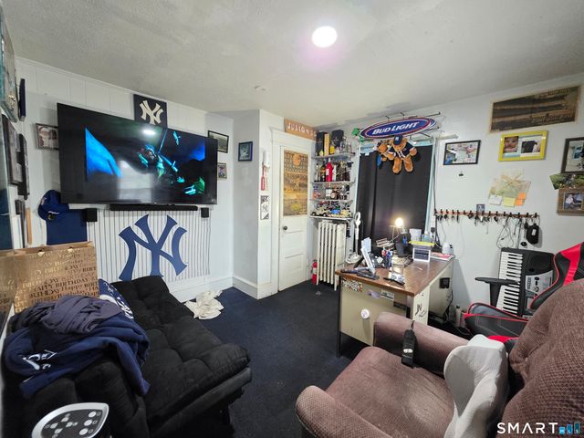 19 Manhan Street, Waterbury, CT 06710