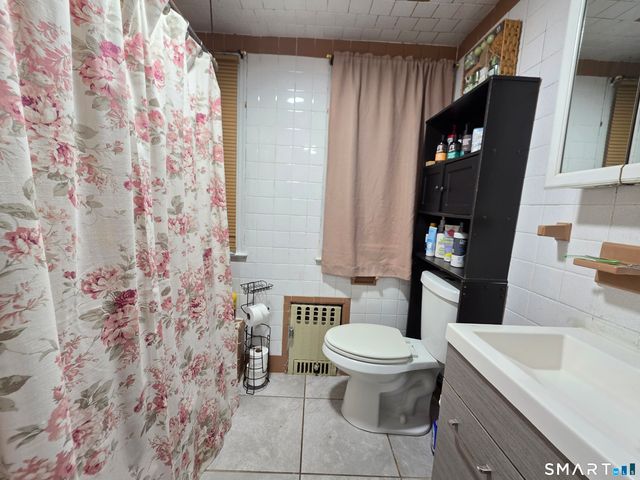 19 Manhan Street, Waterbury, CT 06710