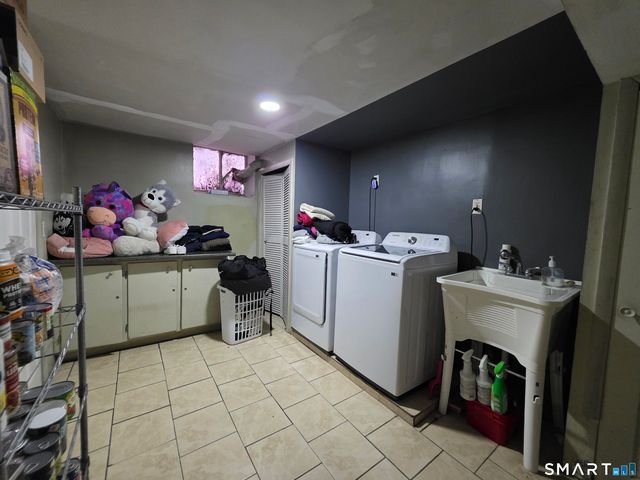 19 Manhan Street, Waterbury, CT 06710