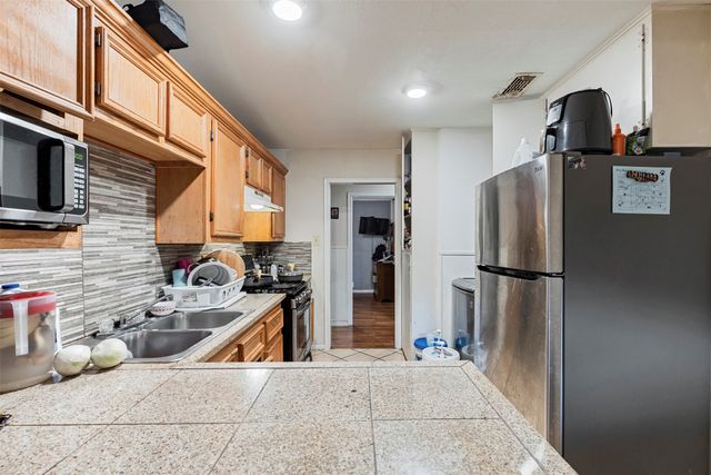 2211 Cloverdale Street, Arlington, TX 76010