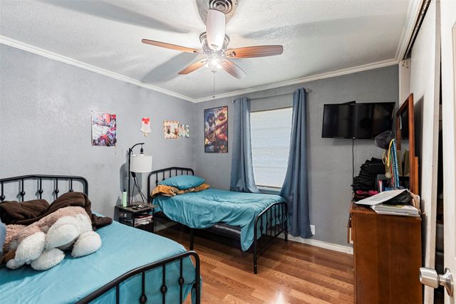 2211 Cloverdale Street, Arlington, TX 76010