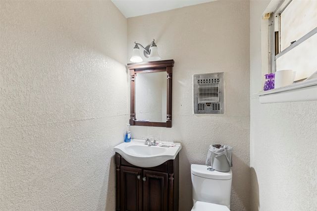 2211 Cloverdale Street, Arlington, TX 76010