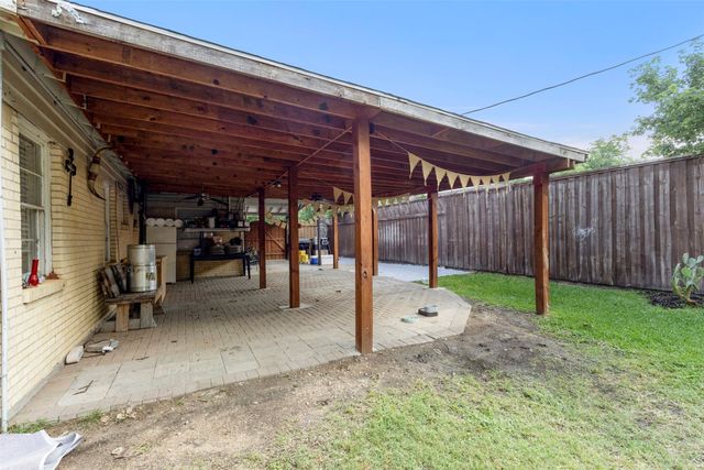 2211 Cloverdale Street, Arlington, TX 76010