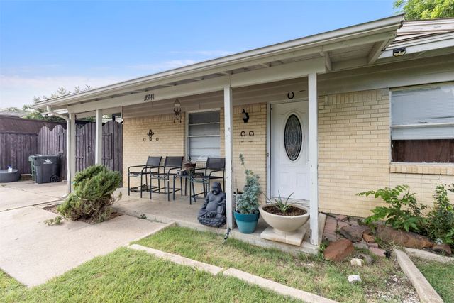 2211 Cloverdale Street, Arlington, TX 76010