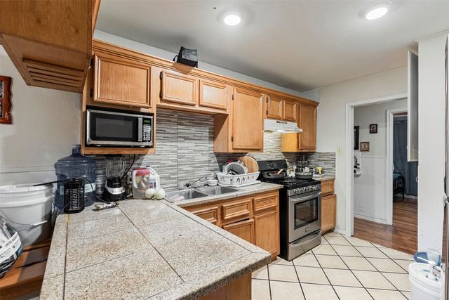 2211 Cloverdale Street, Arlington, TX 76010