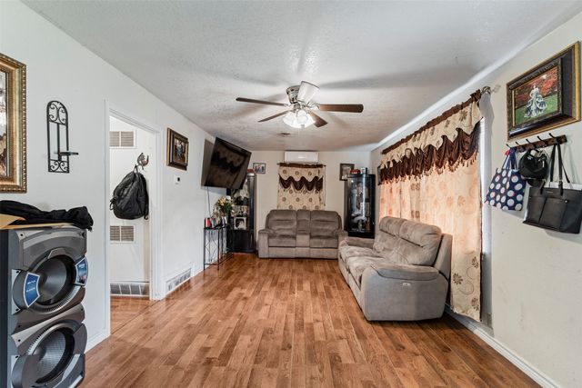 2211 Cloverdale Street, Arlington, TX 76010