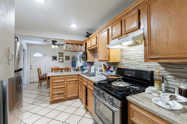 2211 Cloverdale Street, Arlington, TX 76010