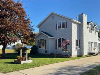 206 W Carpenter Street, Charlevoix, MI 49720