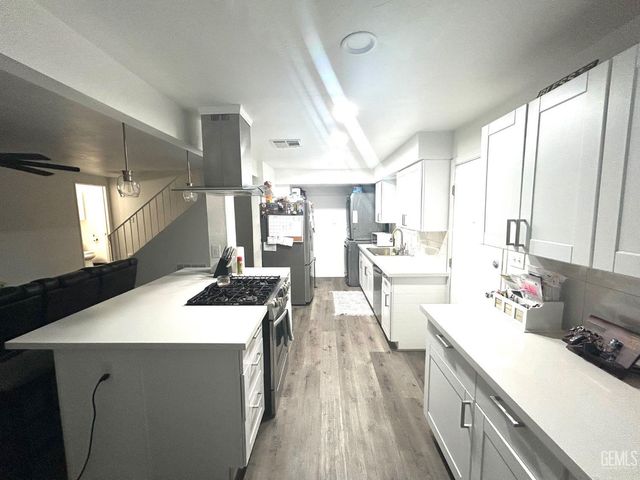 3333 El Encanto Court 22, Bakersfield, CA 93301