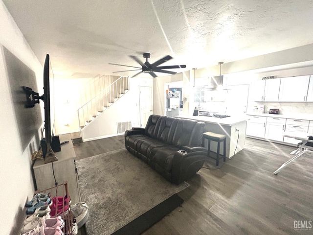 3333 El Encanto Court 22, Bakersfield, CA 93301