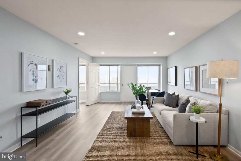 Image 1 of property listing at 5340 HOLMES RUN PKWY #1209, Alexandria, VA 22304