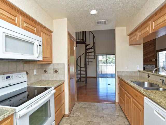 113 Courtside WAY, Spicewood, TX 78669