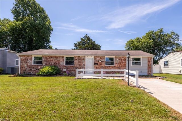 1930 Demetro DR, Hampton, VA 23663